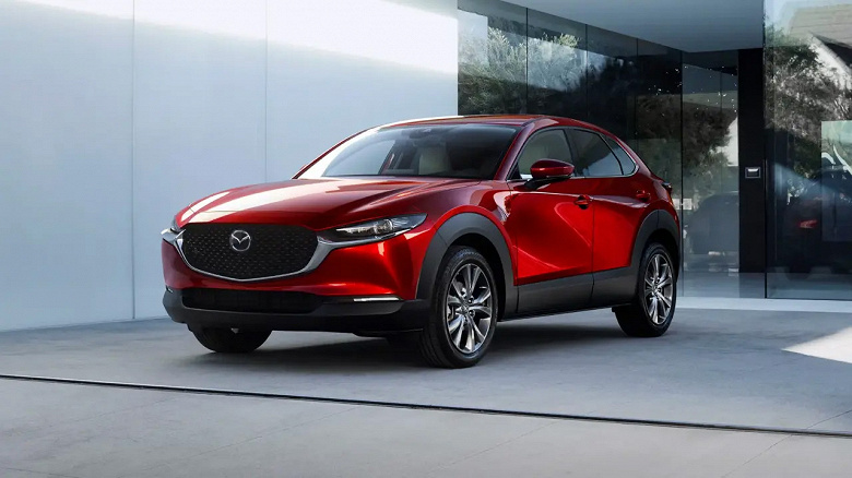 Бензиновая Mazda CX-30 вновь появилась в продаже в России. Когда-то такие машины собирали во Владивостоке, сейчас это – параллельный импорт